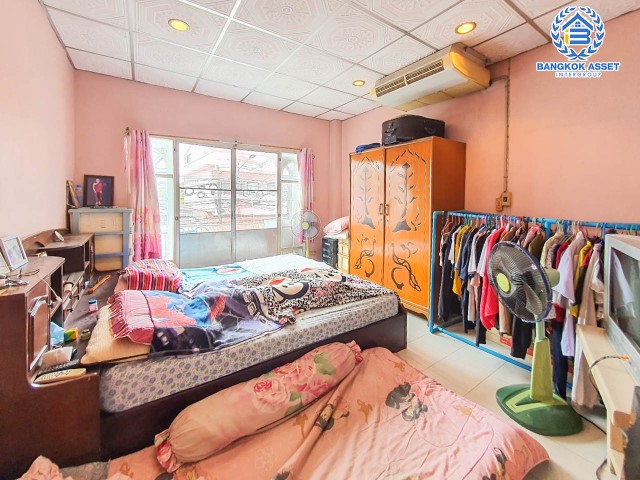 *****ทาวน์เฮ้าส์มือสอง ย่านบางแค ม.เศรษฐกิจ พุทธมณฑลสาย3 เนื้อที่กว้าง 28 ตร.ว. ฟังก์ชัน 3 ห้องนอน 2 ห้องน้ำ ภายในสภาพสวย กว้างขวางพื้นที่ใช้สอยเยอะ ตั้งบนทำเลแห่งการเดินทาง ใกล้ส่วนต่อขยายรถไฟฟ้าสายสีน้ำเงิน "สถานีหลักสอง" และทางด่วน "ศรีรัช" จองเลย!